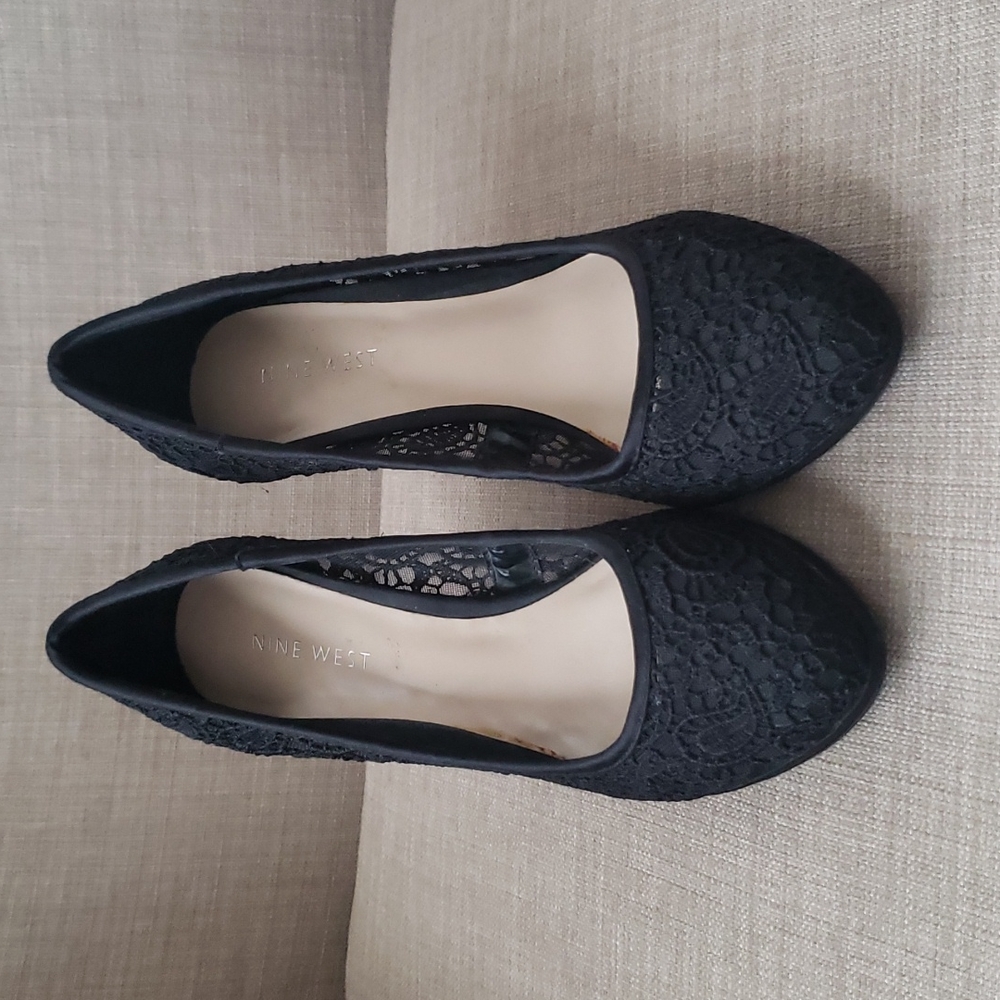 Beautiful lace heels! Worn once to a graduation dinner.